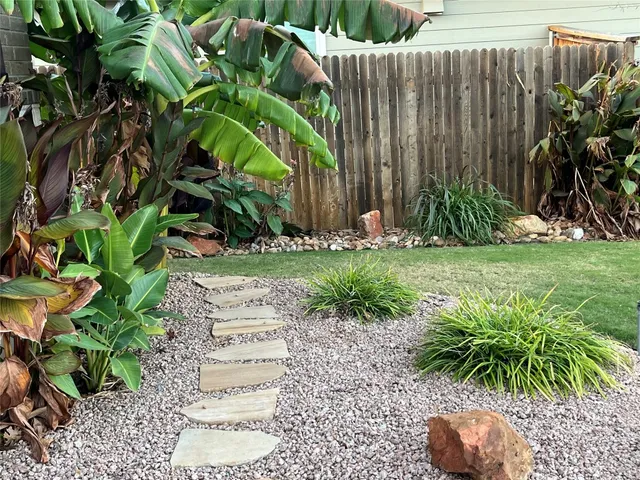 $1,600 | 104 Granville Court, Jarrell, TX 76537