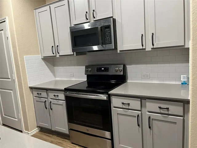 $1,600 | 104 Granville Court, Jarrell, TX 76537