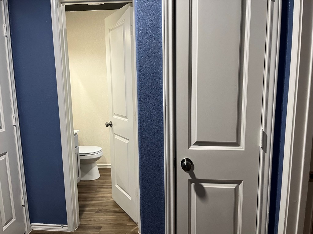 104 Granville Court Jarrell, TX 76537 - Photo 20 of 36 a bathroom with a toilet