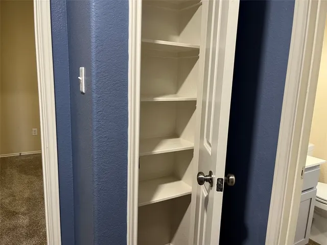 $1,600 | 104 Granville Court, Jarrell, TX 76537