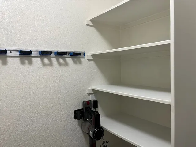 $1,600 | 104 Granville Court, Jarrell, TX 76537