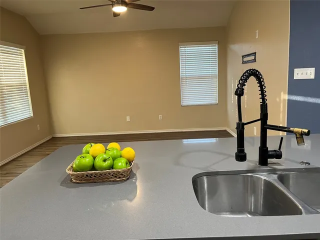 $1,600 | 104 Granville Court, Jarrell, TX 76537