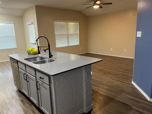 $1,600 | 104 Granville Court, Jarrell, TX 76537