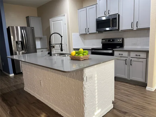 $1,600 | 104 Granville Court, Jarrell, TX 76537