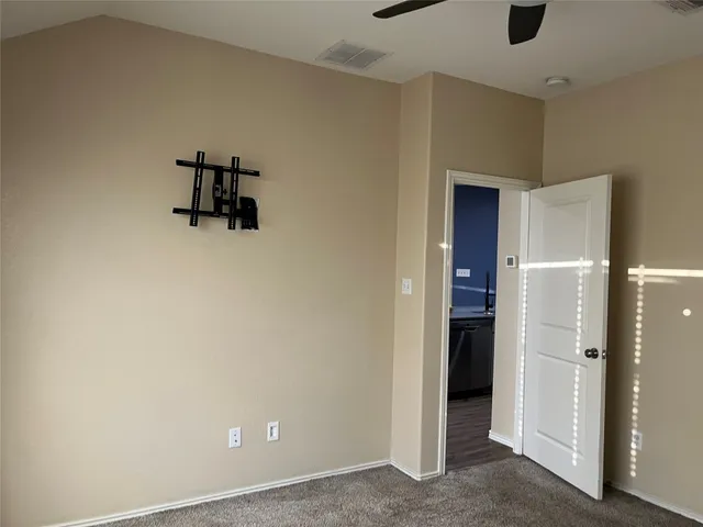 $1,600 | 104 Granville Court, Jarrell, TX 76537