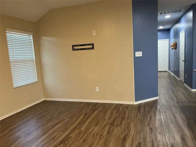 $1,600 | 104 Granville Court, Jarrell, TX 76537