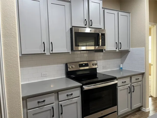 $1,600 | 104 Granville Court, Jarrell, TX 76537