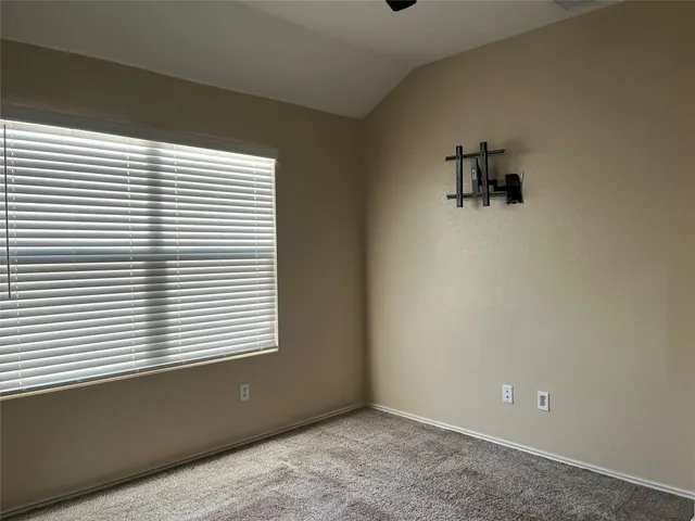 $1,600 | 104 Granville Court, Jarrell, TX 76537