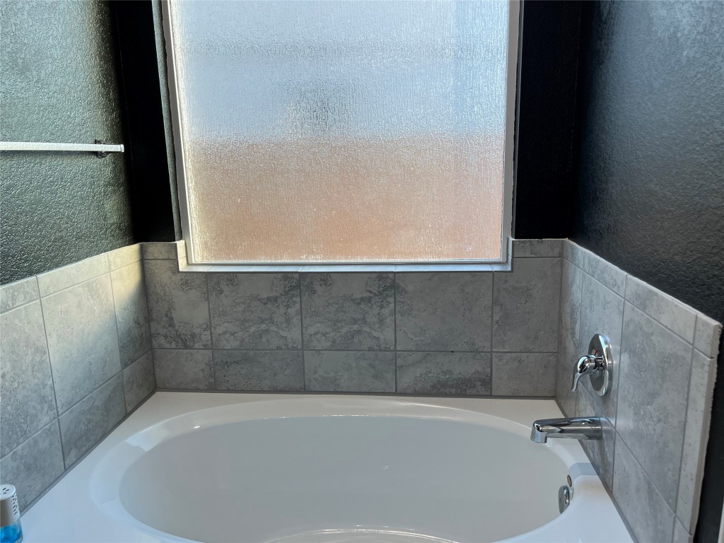 104 Granville Court Jarrell, TX 76537 - Photo 9 of 36 a view of a bathtub in a bathroom