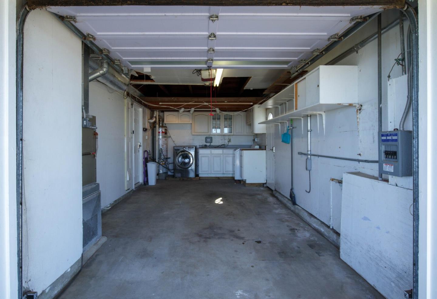 555 Esplanade Avenue Pacifica, CA 94044 - Photo 27 of 32 a view of empty room with wooden ceiling