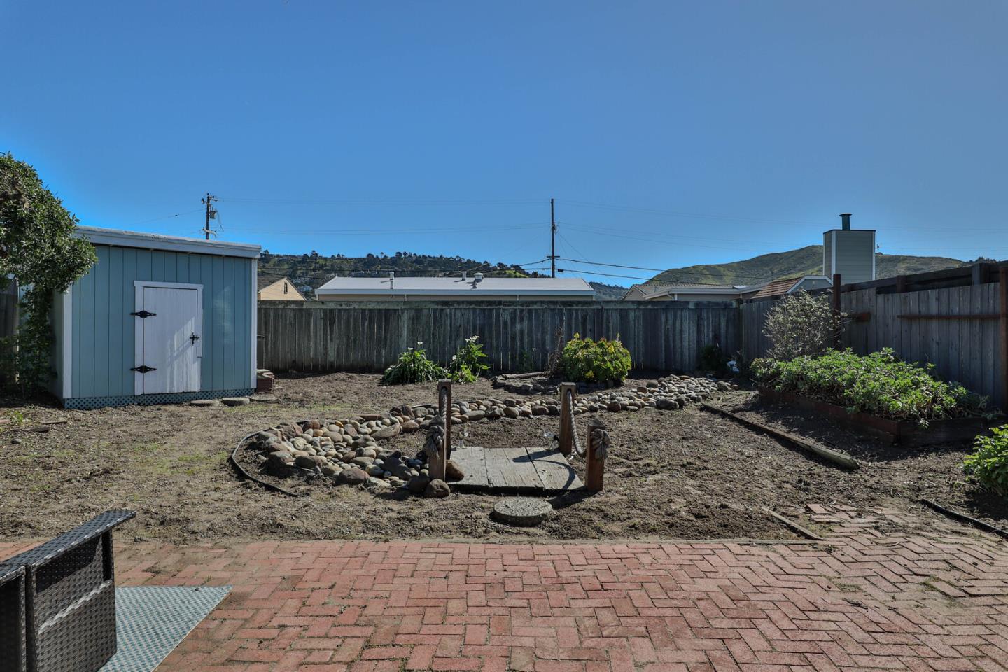 555 Esplanade Avenue Pacifica, CA 94044 - Photo 29 of 32 a view of a house with backyard and sitting area