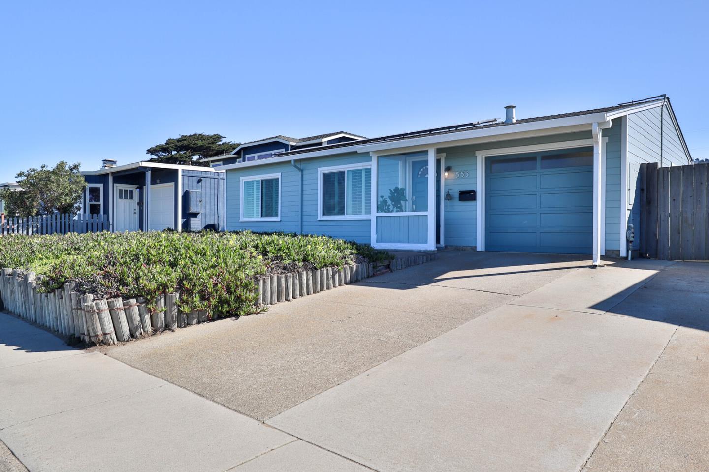 555 Esplanade Avenue Pacifica, CA 94044 - Photo 5 of 32 a front view of a house with a yard
