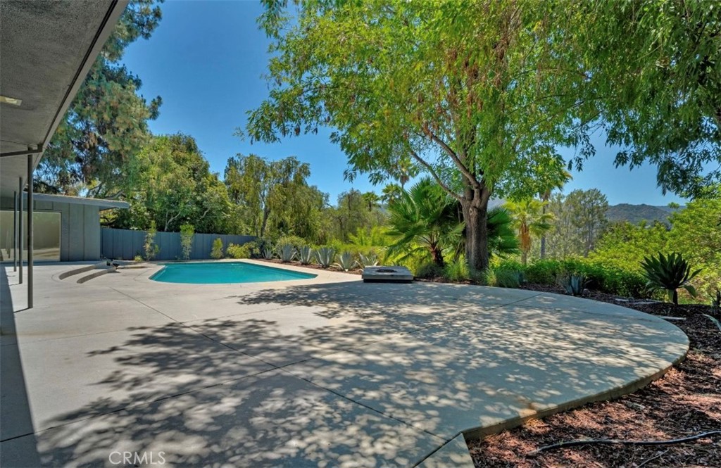 16459 Garvin Drive Encino, CA 91436 - Photo 22 of 26 a view of a basketball court