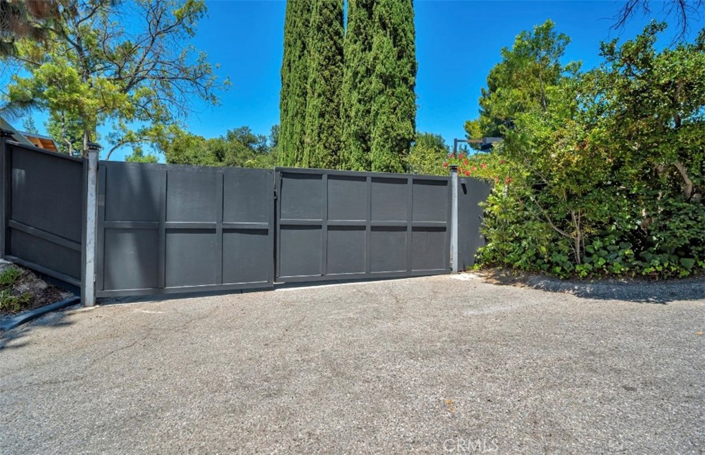 16459 Garvin Drive Encino, CA 91436 - Photo 26 of 26