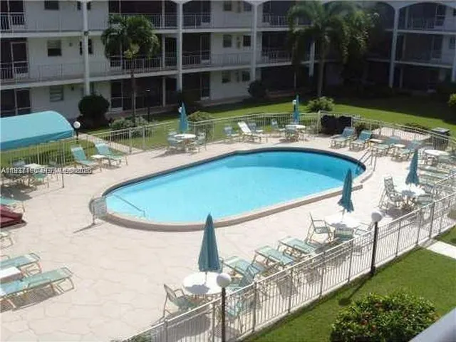 $1,900 | 580 Egret Drive, Unit 302, Hallandale Beach, FL 33009