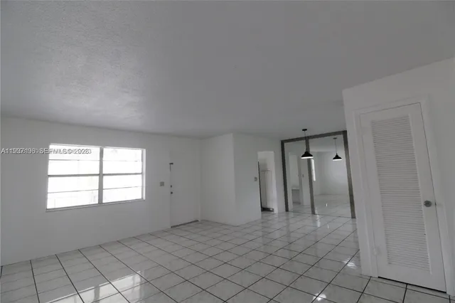 $1,900 | 580 Egret Drive, Unit 302, Hallandale Beach, FL 33009