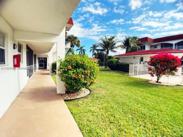 $1,900 | 580 Egret Drive, Unit 302, Hallandale Beach, FL 33009
