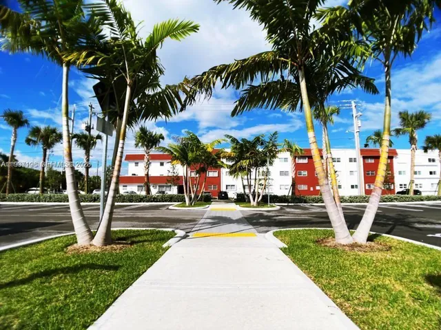 $1,900 | 580 Egret Drive, Unit 302, Hallandale Beach, FL 33009