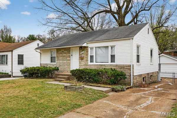 $149,900 | 8576 Kathlyn Drive, St. Louis, MO 63134