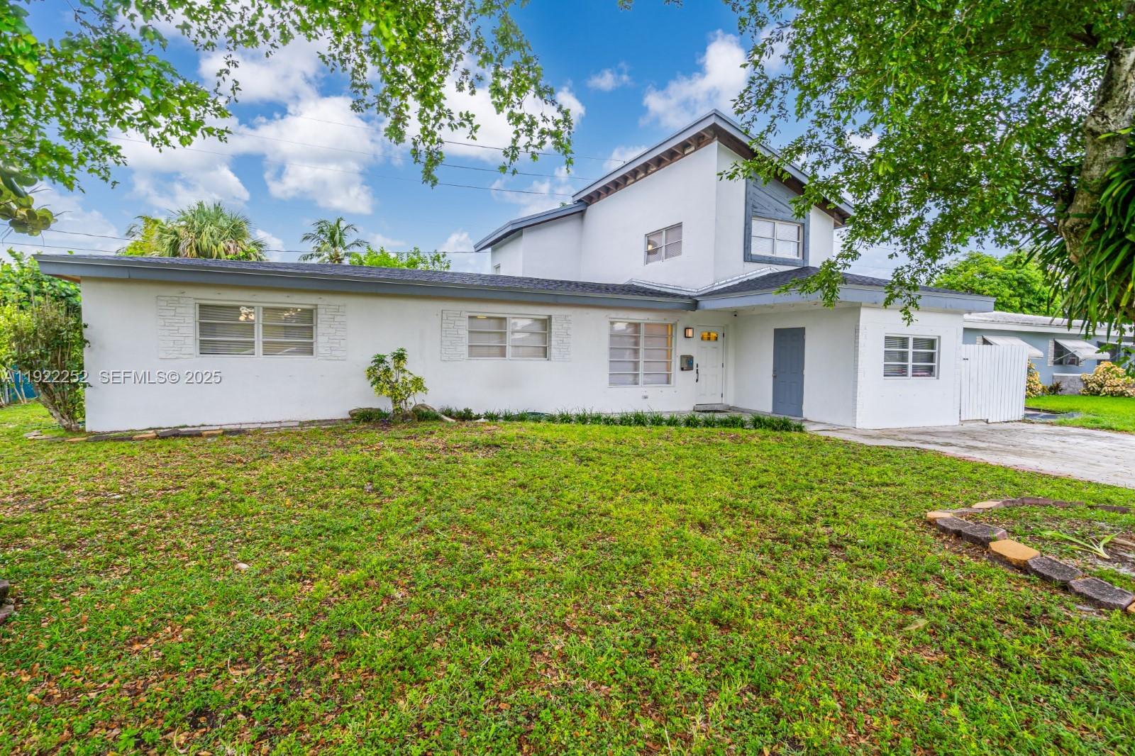 1165 Southwest 4th Terrace Pompano Beach, FL 33060 - Photo 3 of 42 a front view of house with a garden