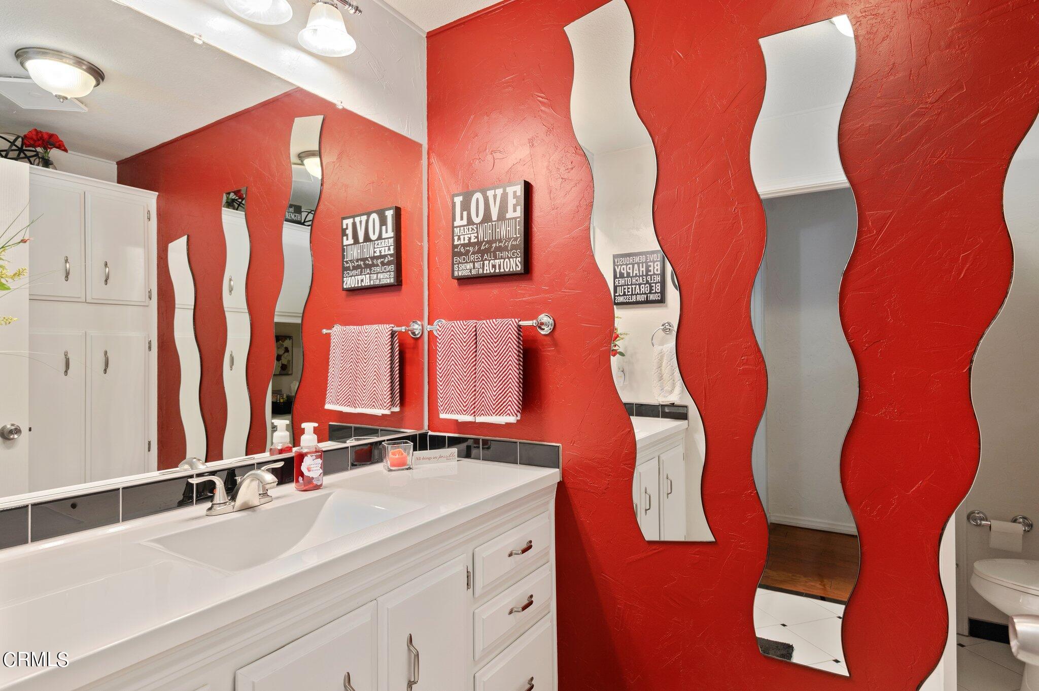 520 Raspberry Place, Unit 35 Oxnard, CA 93036 - Photo 17 of 27 a bathroom with a mirror and a sink