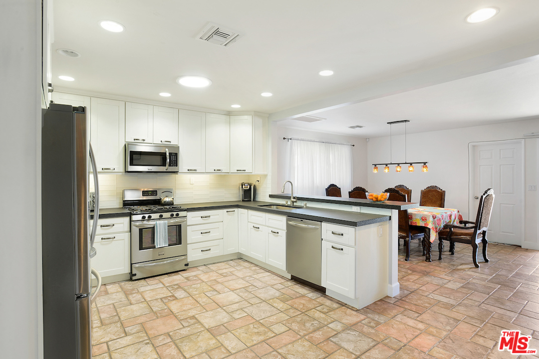 25117 Fourl Road Newhall, CA 91321 - Photo 6 of 24