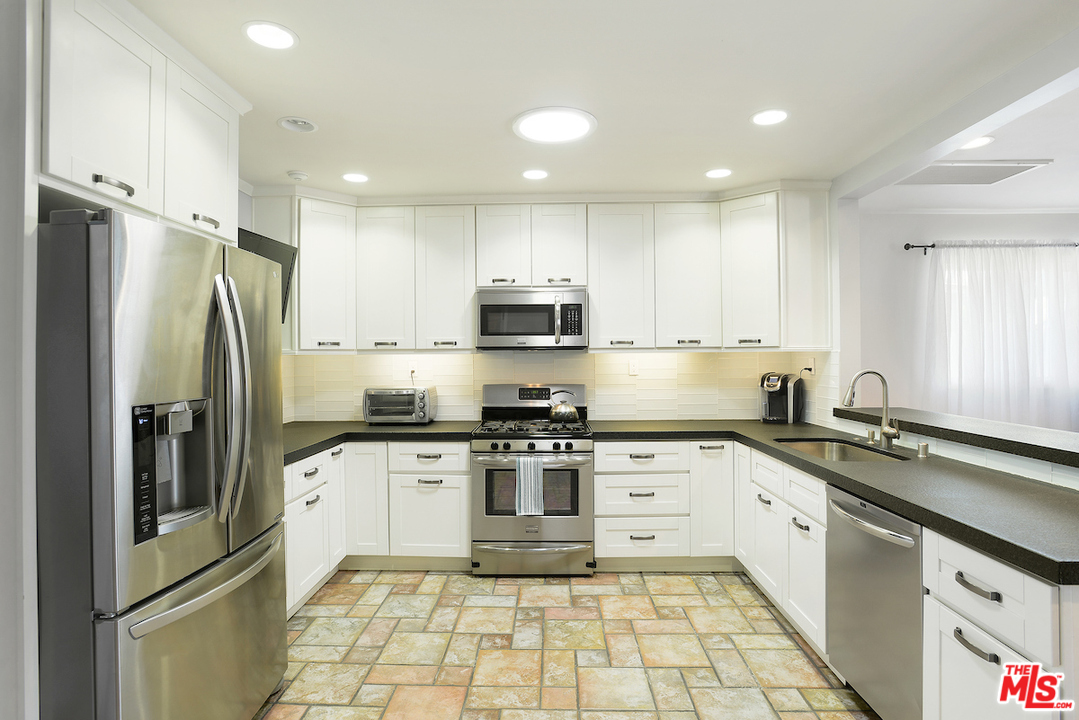 25117 Fourl Road Newhall, CA 91321 - Photo 7 of 24