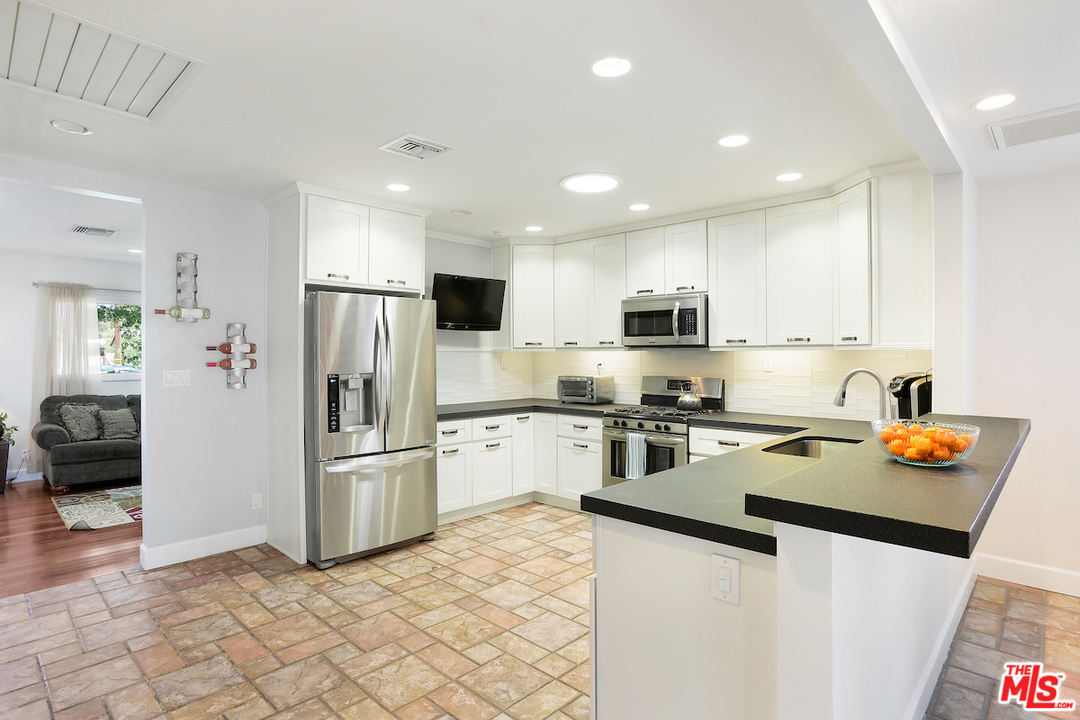 25117 Fourl Road Newhall, CA 91321 - Photo 8 of 24