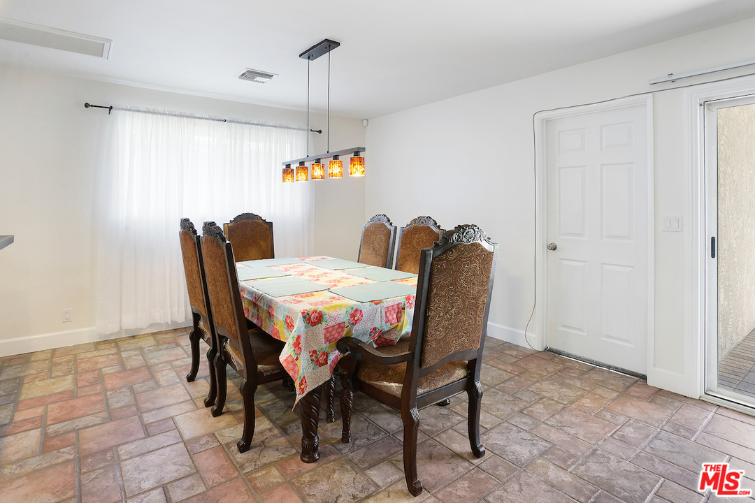 25117 Fourl Road Newhall, CA 91321 - Photo 9 of 24