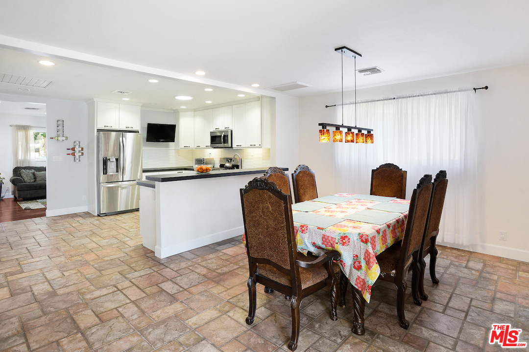25117 Fourl Road Newhall, CA 91321 - Photo 10 of 24