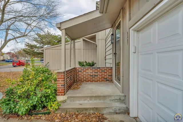$202,000 | 5337 Southwest Chelsea Court, Topeka, KS 66604