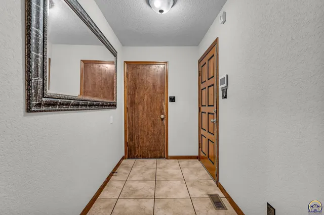 $202,000 | 5337 Southwest Chelsea Court, Topeka, KS 66604