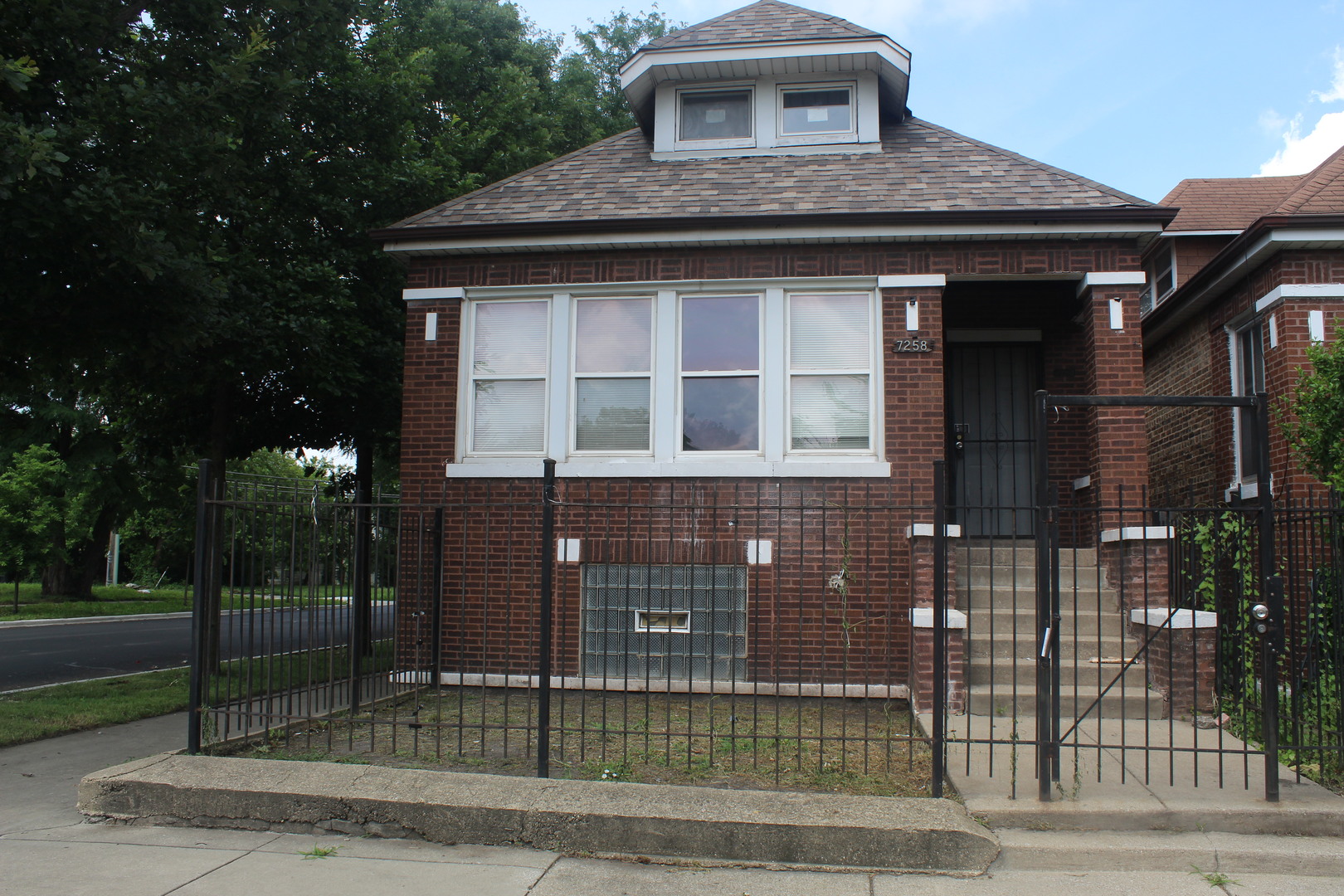 7258 South Carpenter Street Chicago, IL 60621 - Photo 1 of 27 Gallery Image 1