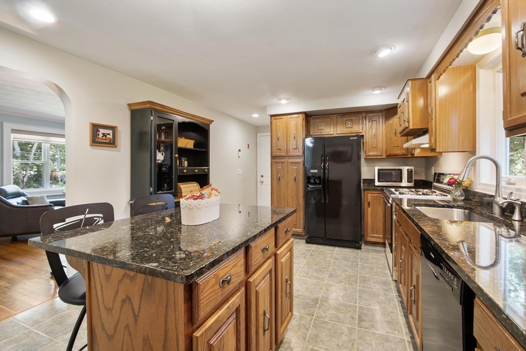 9 Elm Road Westford, MA 01886 - Photo 10 of 37 Gallery Image 10