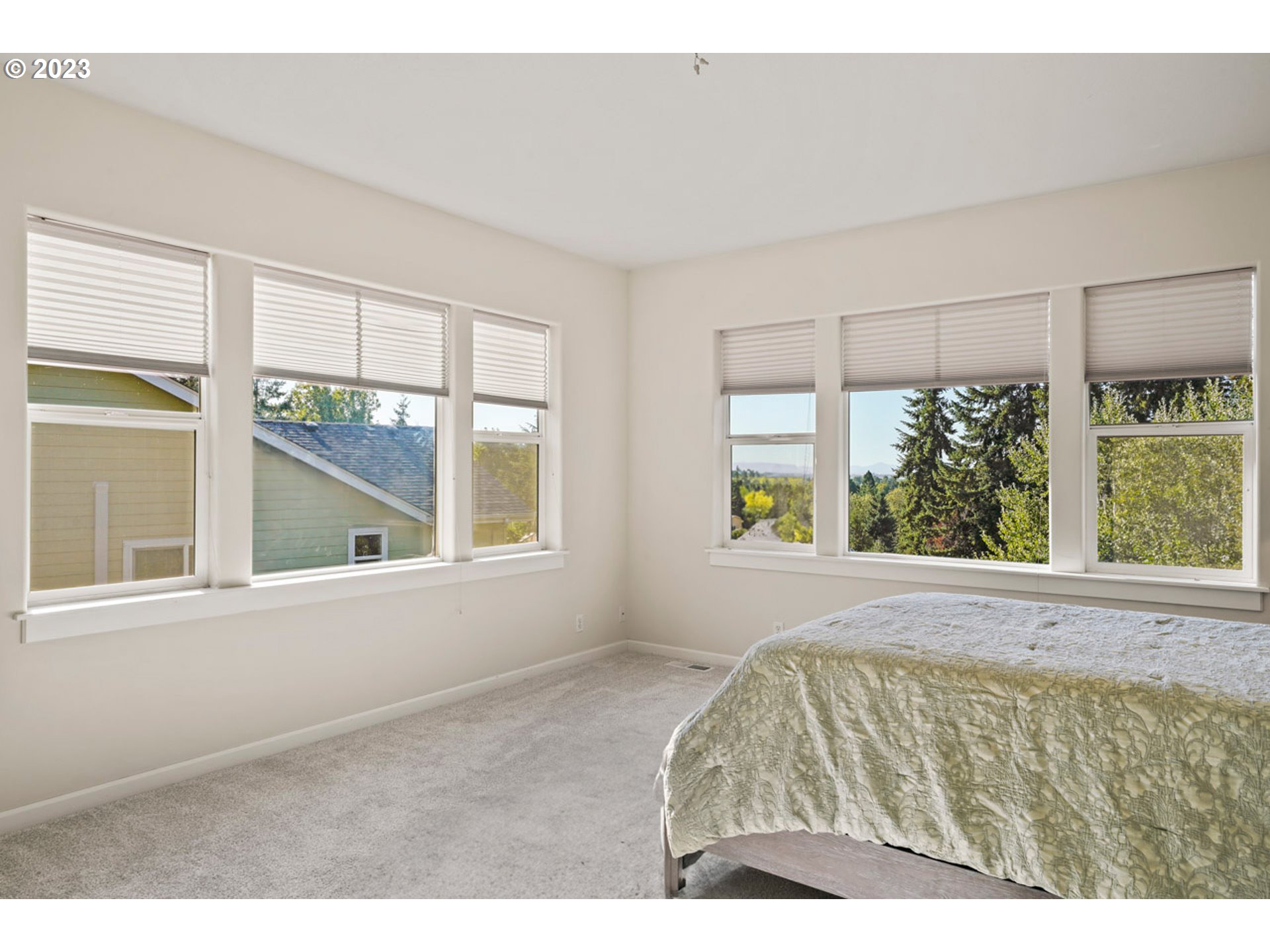 2920 Adams Street Eugene, OR 97405 - Photo 16 of 38 a window in a room