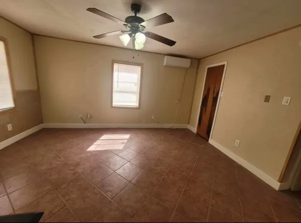 a view of empty room with window