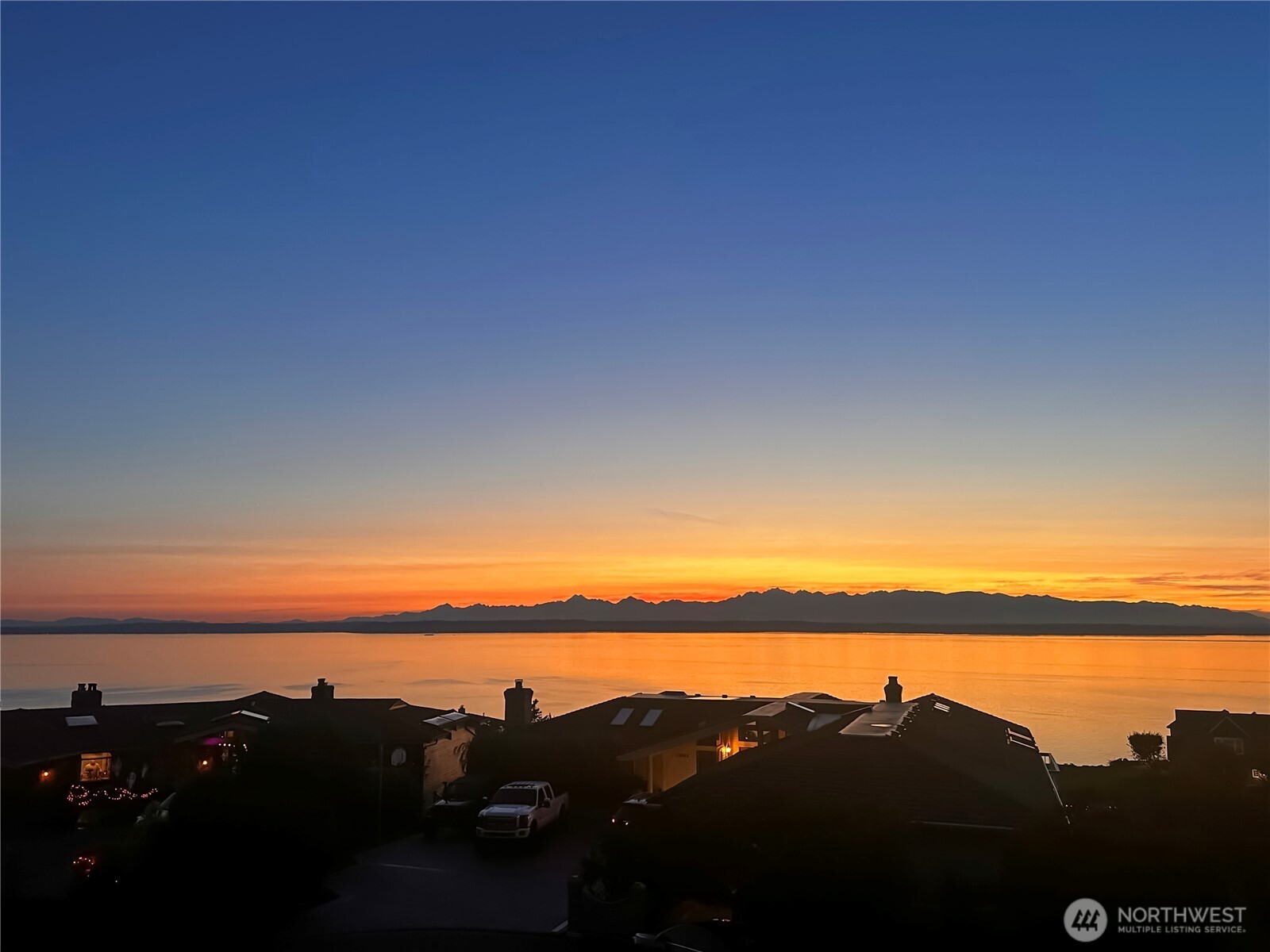 6625 136th Place Southwest Edmonds, WA 98026 - Photo 2 of 40 a view of sunset