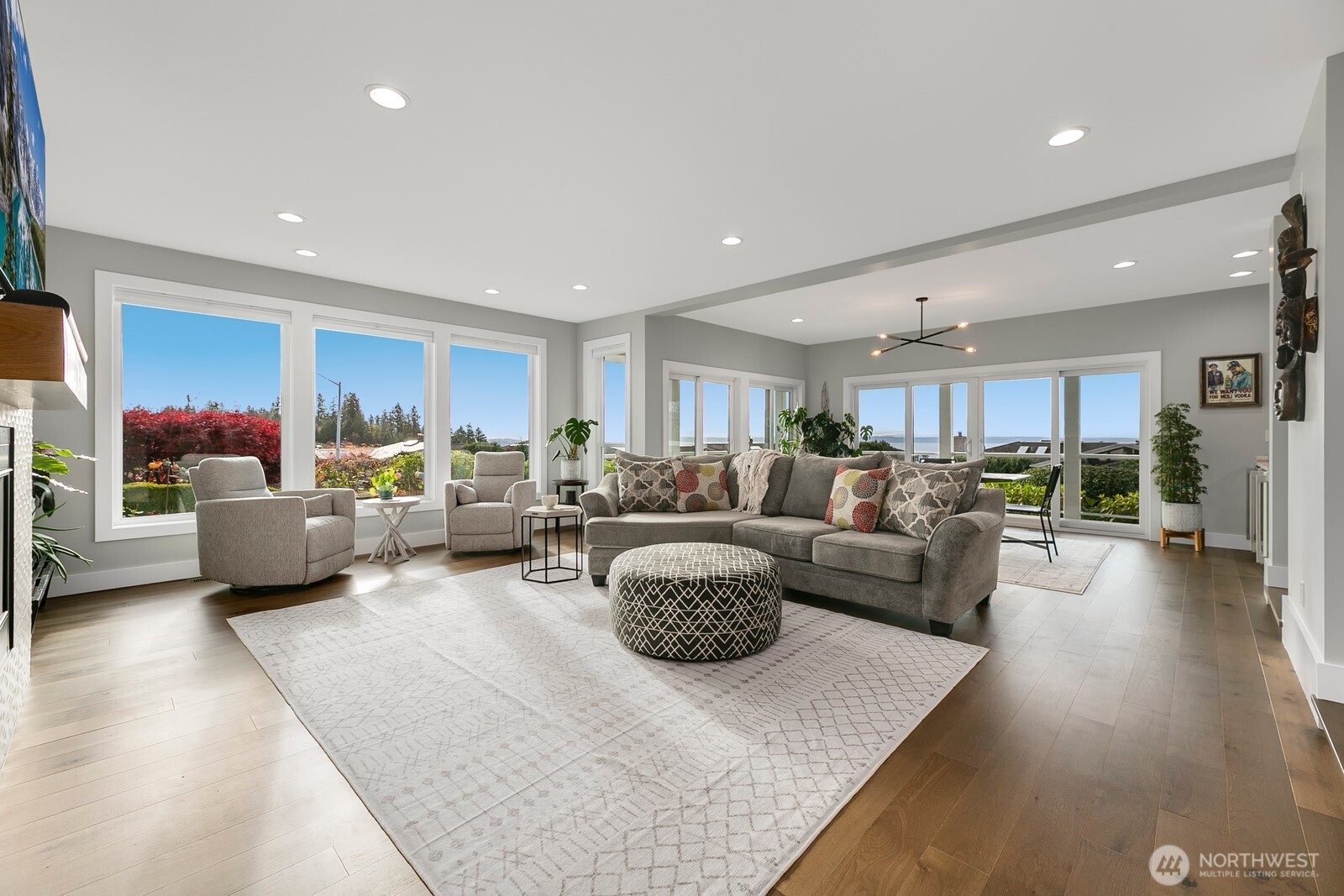 6625 136th Place Southwest Edmonds, WA 98026 - Photo 5 of 40 a living room with furniture and a couch