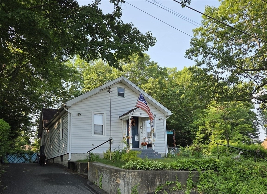 28 Hartley Street Springfield, MA 01104 - Photo 1 of 15 Gallery Image 1