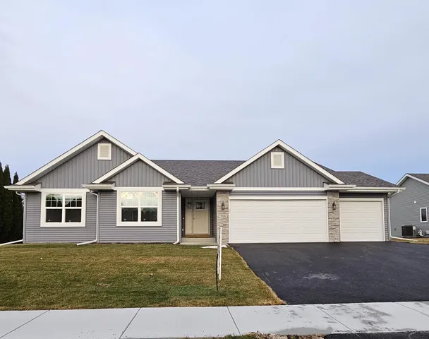 $385,325 | 906 Stuyvesant Drive, Loves Park, IL 61111