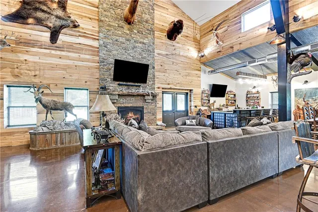 $1,450,000 | 14001 Prospect Avenue, Grandview, MO 64030