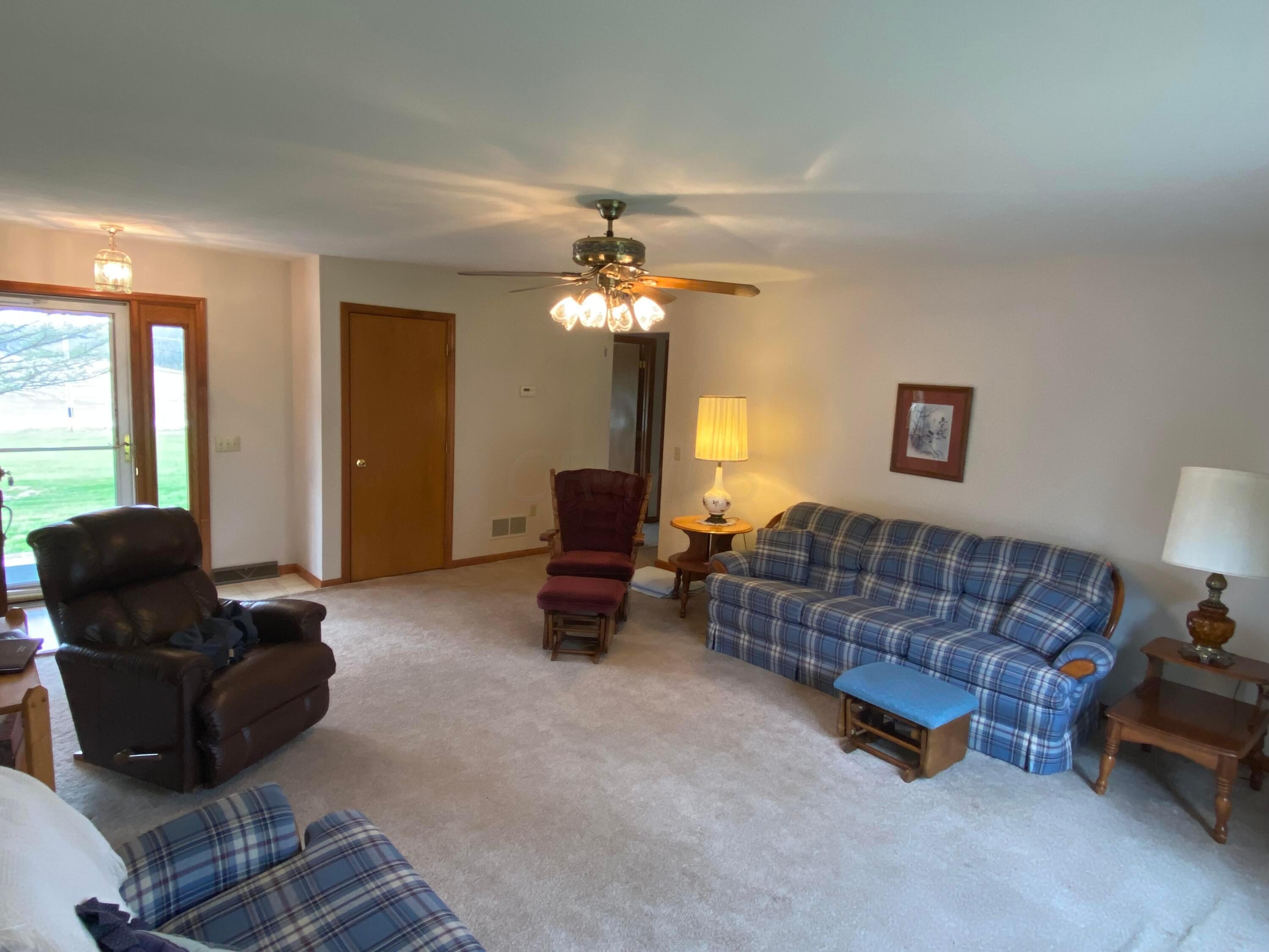 1675 Northridge Road Circleville, OH 43113 - Photo 15 of 49 Living Room