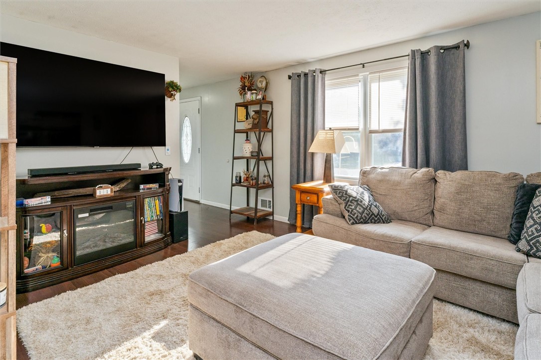 42 Fraser Drive Parma, NY 14468 - Photo 7 of 35