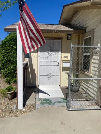 $299,900 | 316 Poplar Avenue, Manteca, CA 95336