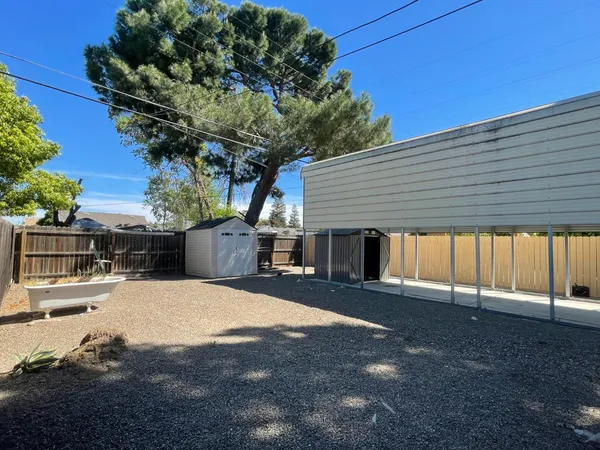 $299,900 | 316 Poplar Avenue, Manteca, CA 95336