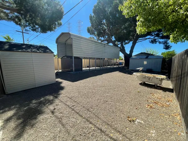 $299,900 | 316 Poplar Avenue, Manteca, CA 95336
