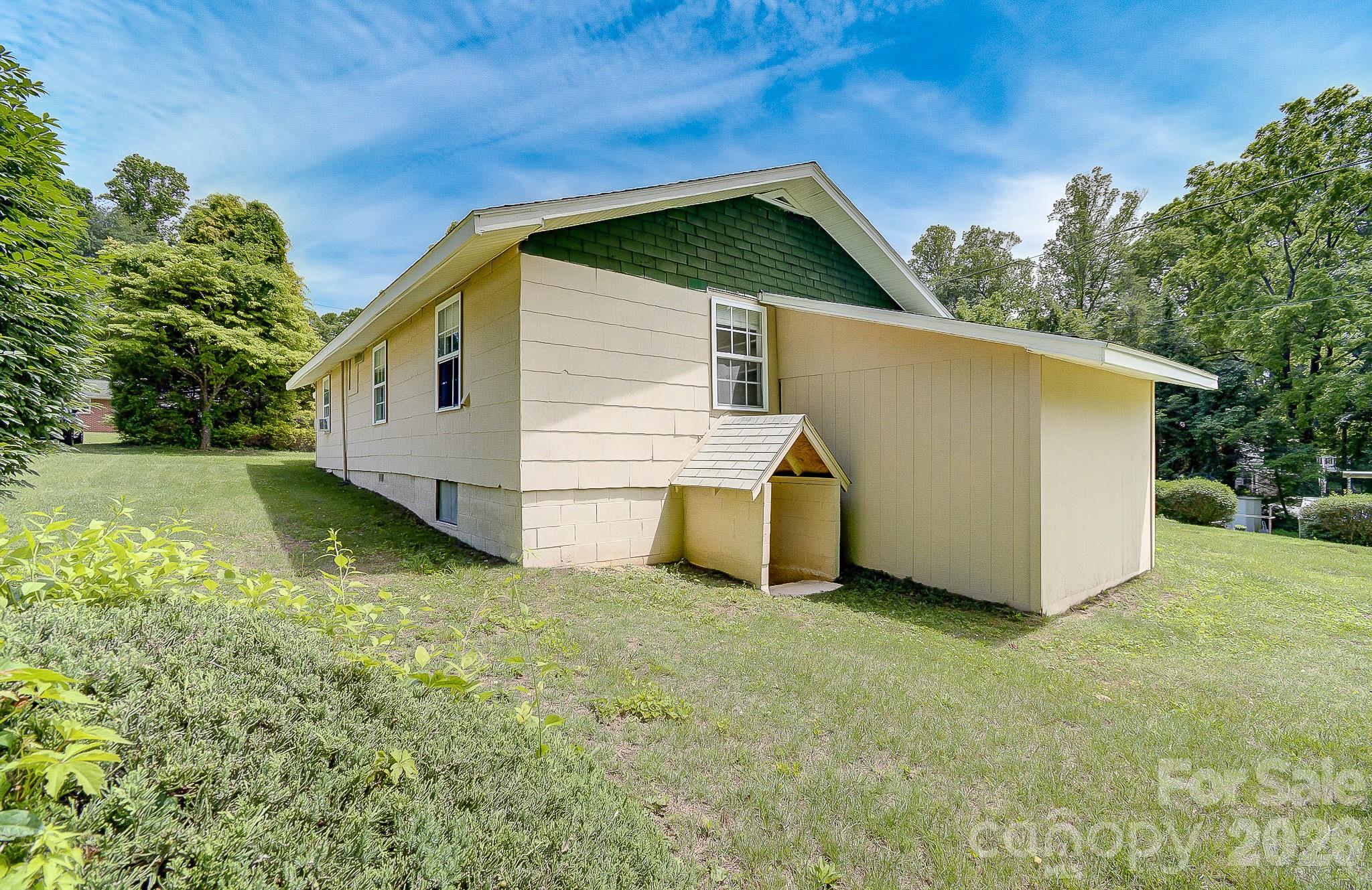 438 Loop Road Hendersonville, NC 28792 - Photo 36 of 40
