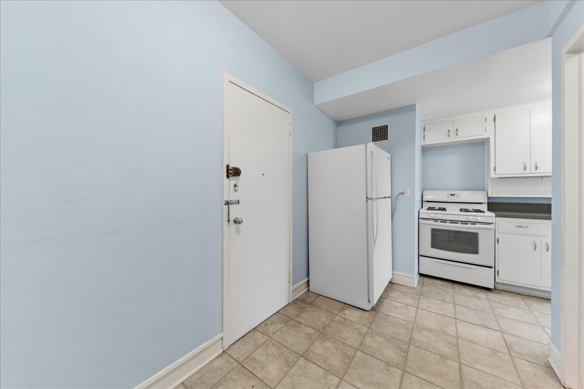 1585 Ridge Avenue, Unit 502 Evanston, IL 60201 - Photo 13 of 26