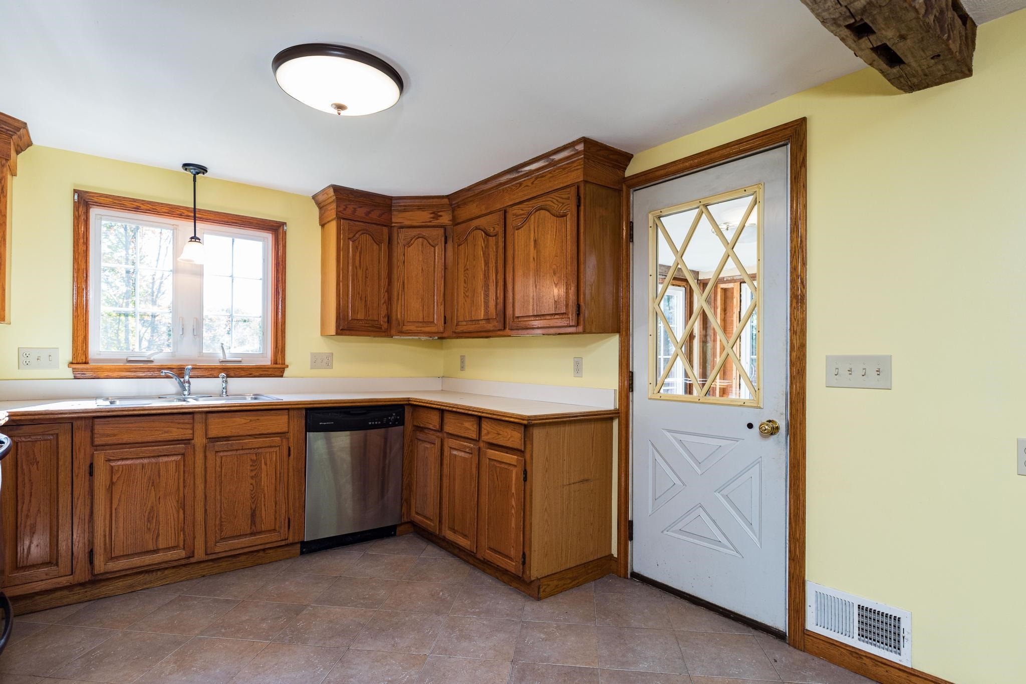 868 Raymond Road Chester, NH 03036 - Photo 8 of 32