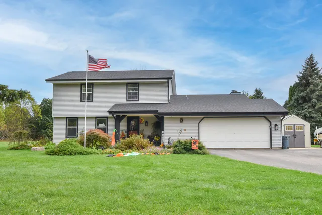 $570,000 | N67W33863 Loghouse Court, Oconomowoc, WI 53066